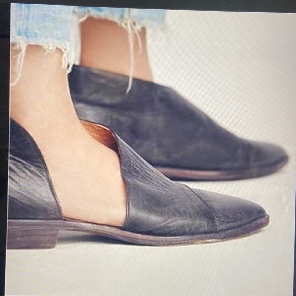 Free People Royale Flat.  Black. Size 39.